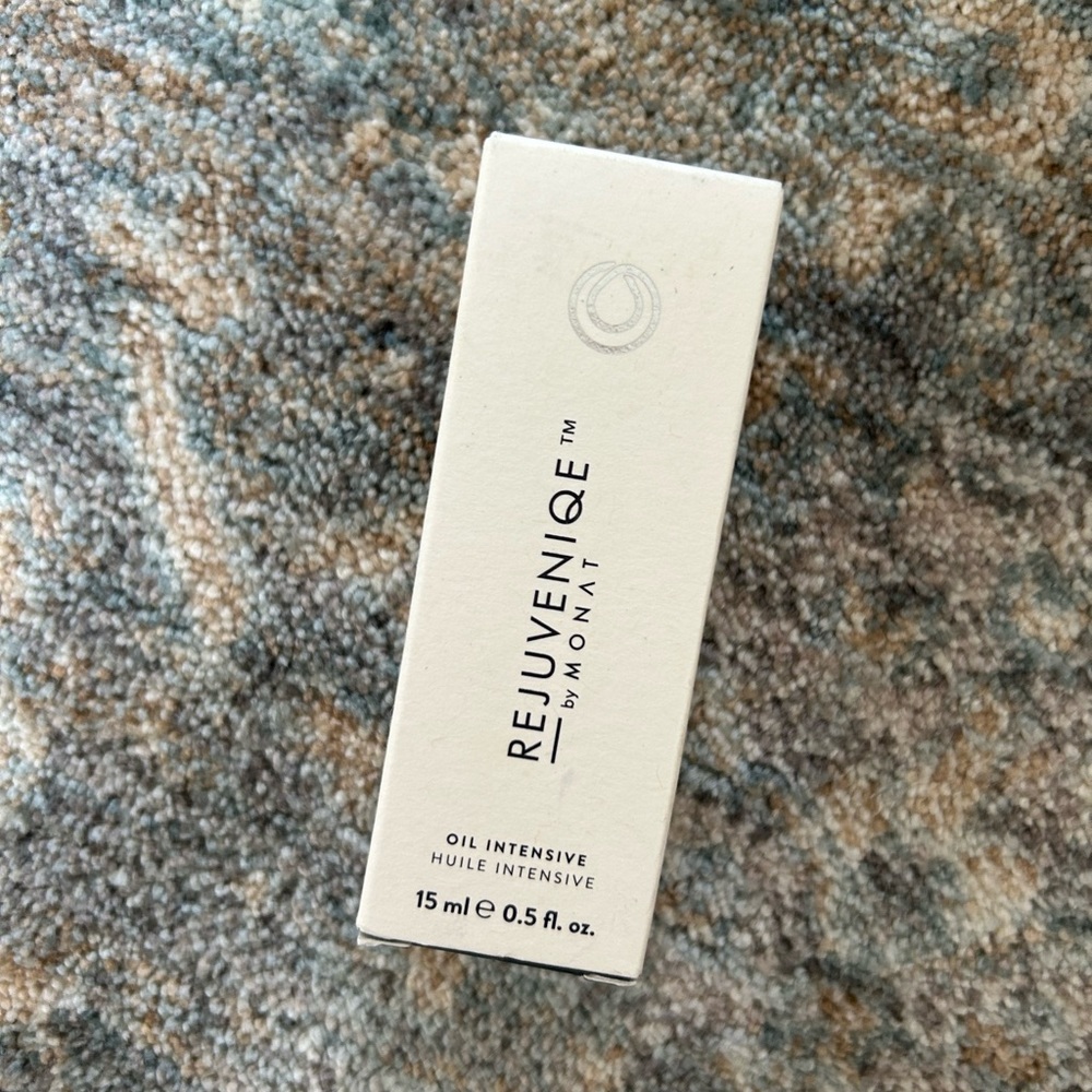 New rejuveniqe oil MONAT